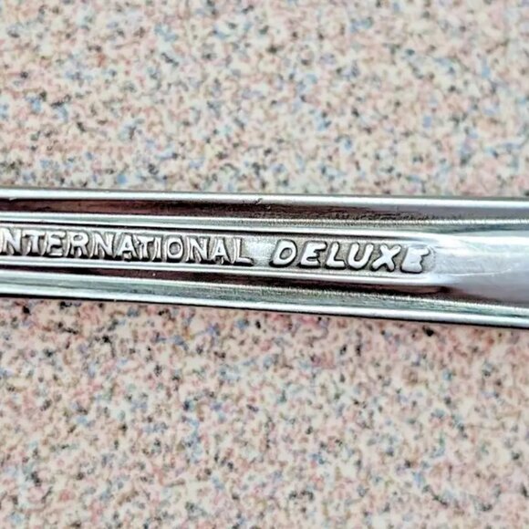 International Deluxe Vintage Rose 30 Piece Flatware Set - Picture 3 of 6